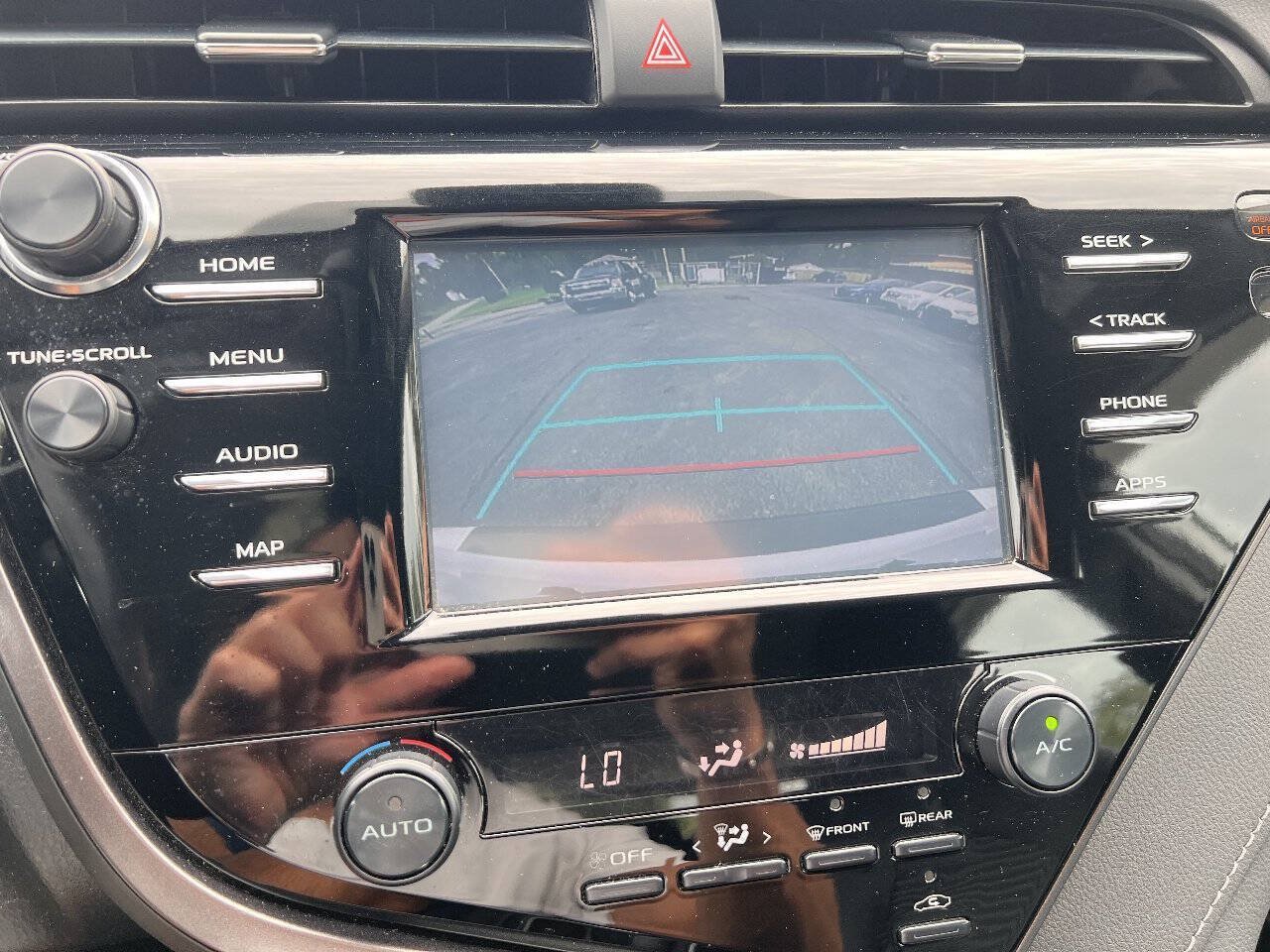 Used 2019 Toyota Camry SE FWD image 20