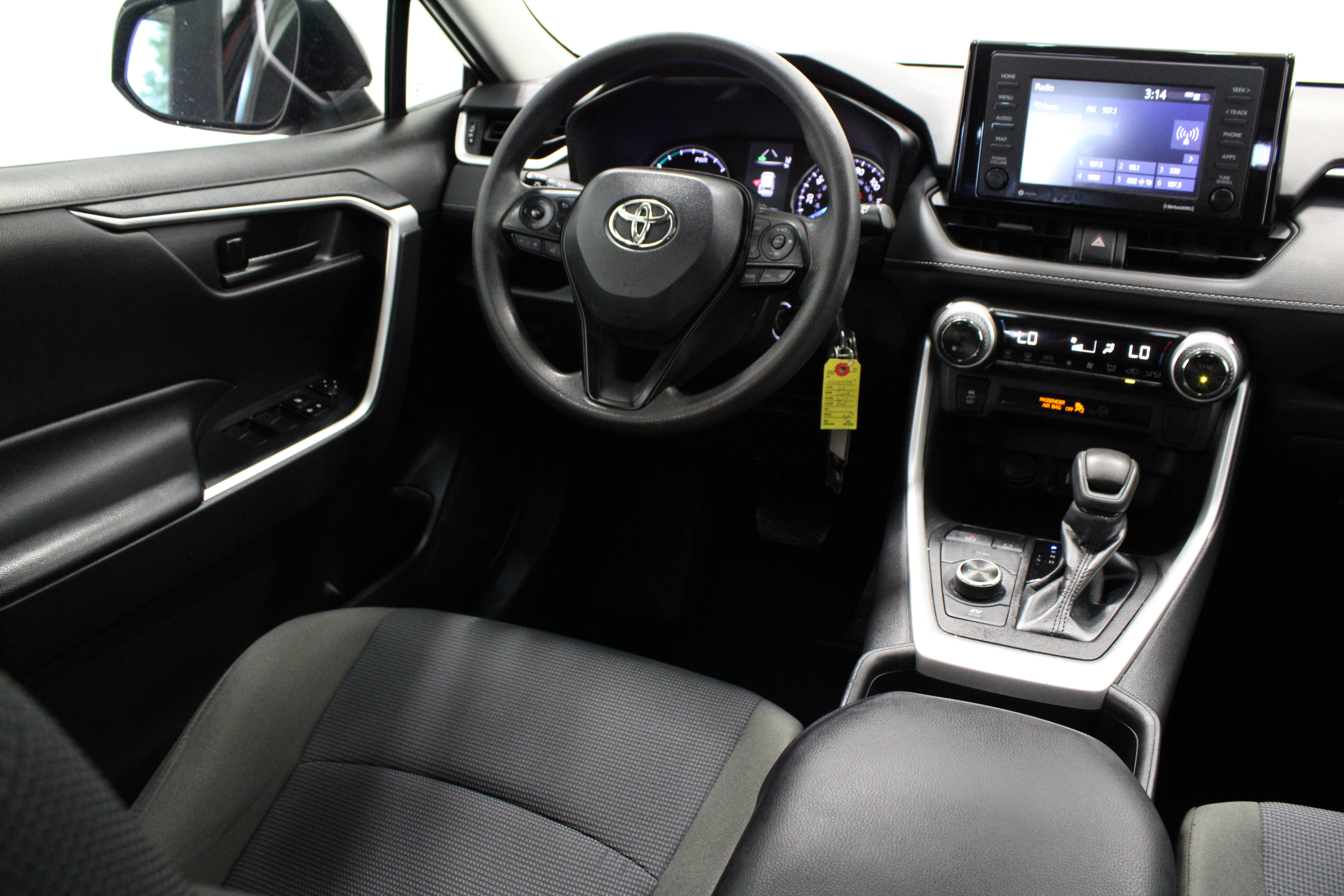 Used 2022 Toyota RAV4 LE AWD/4WD image 26