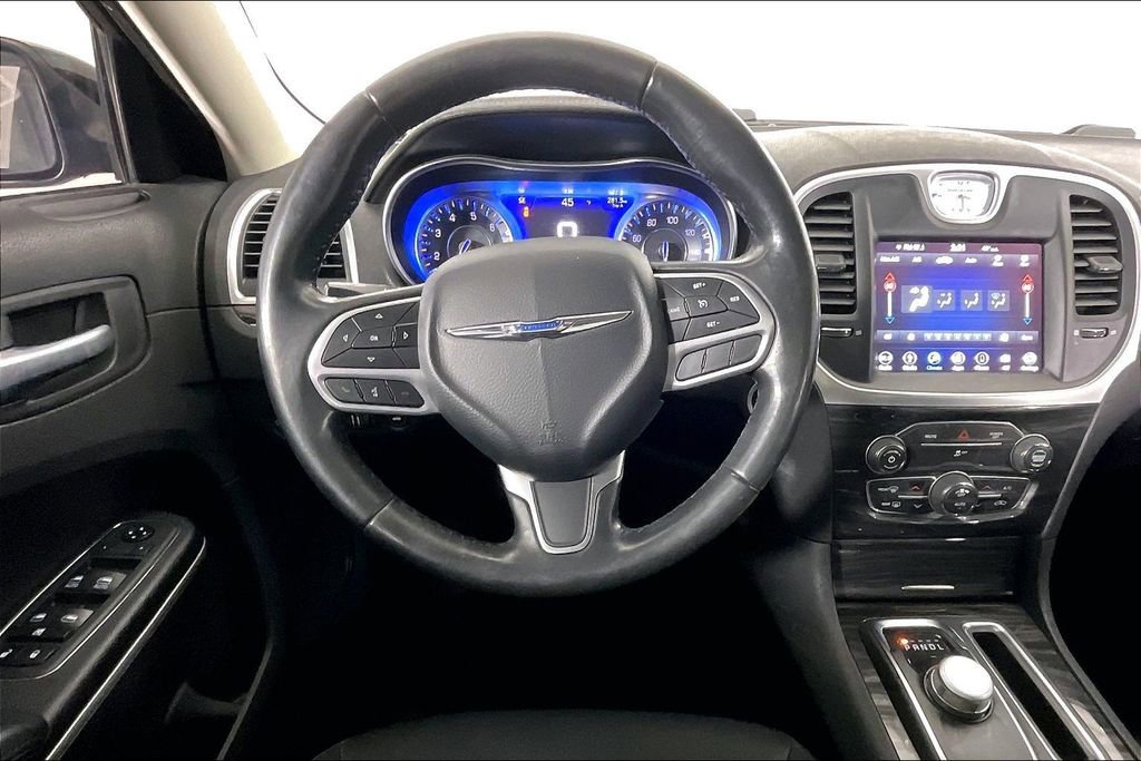 Used 2019 Chrysler 300 Touring w/ Sport Appearance Package image 7