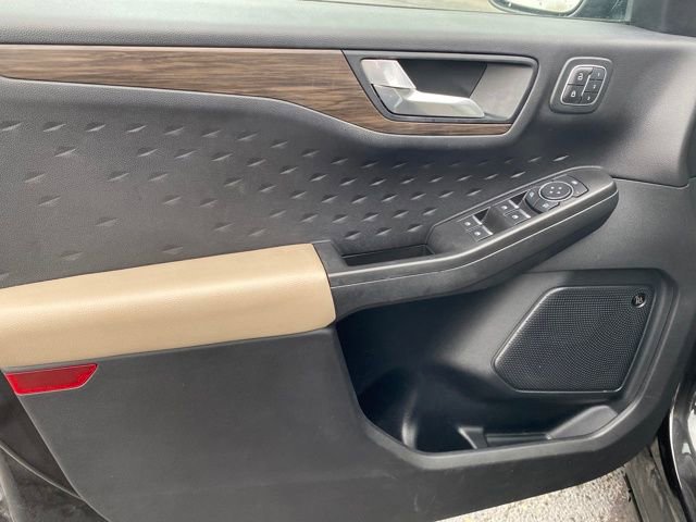 Used 2020 Ford Escape Titanium image 16