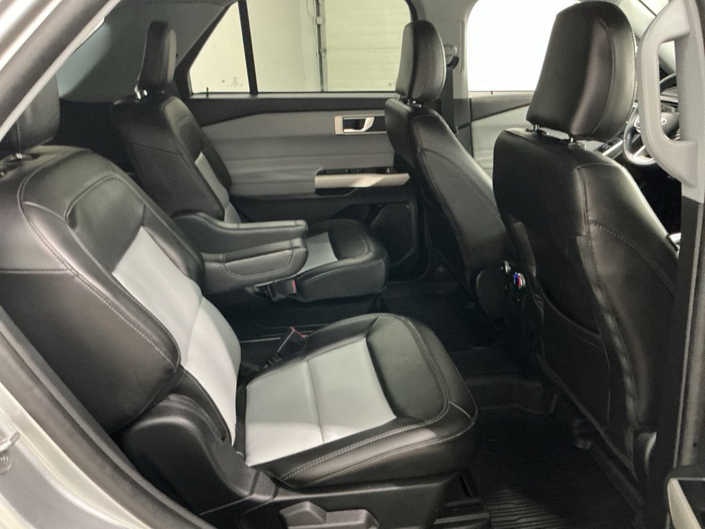 Used 2023 Ford Explorer XLT w/ Equipment Group 202A RWD image 33