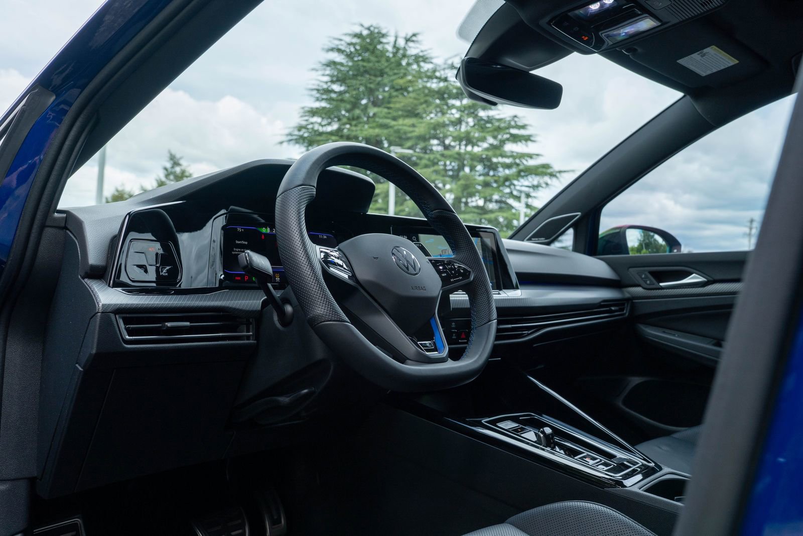 Used 2024 Volkswagen Golf R image 17