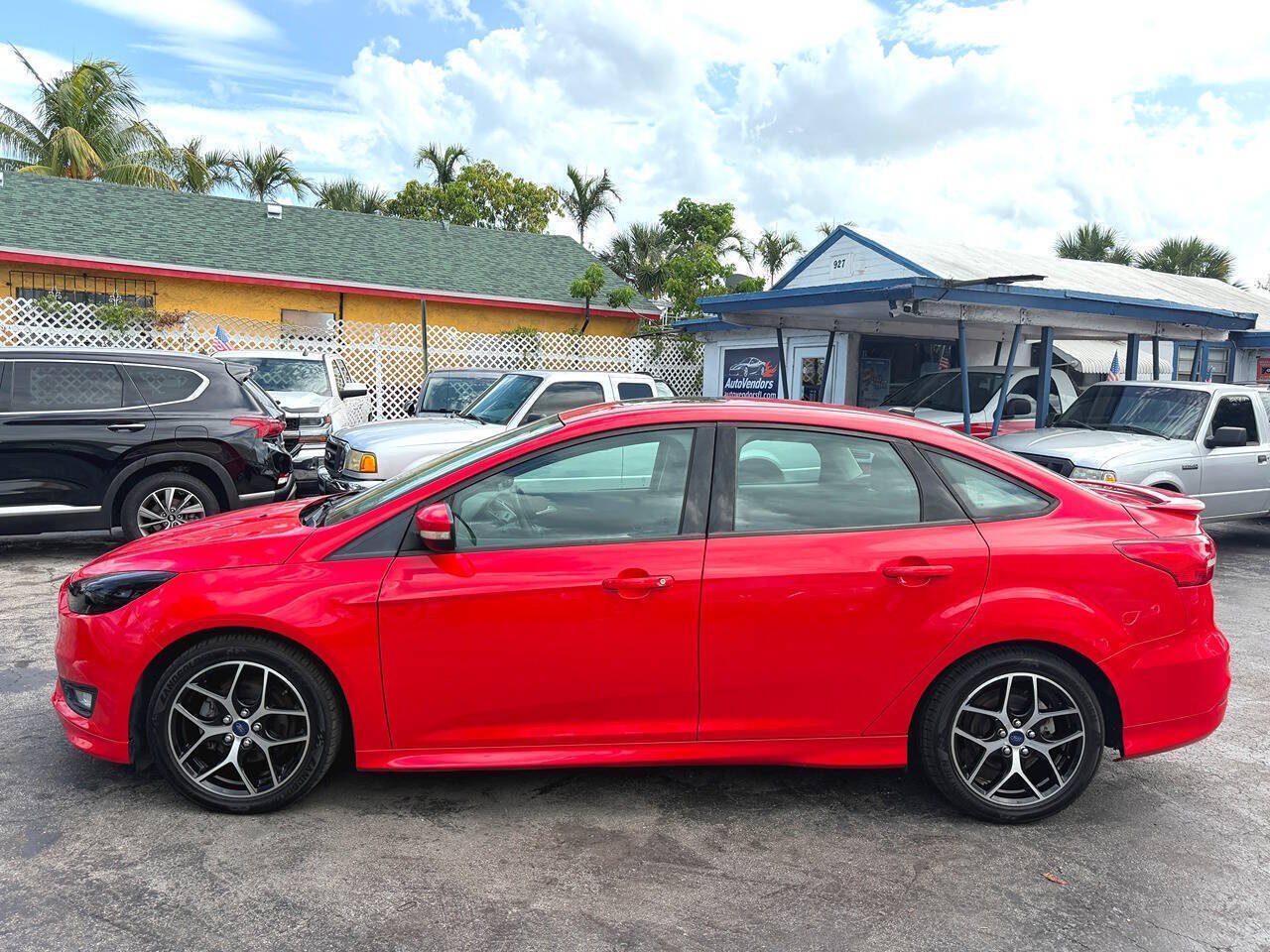 Used 2015 Ford Focus SE w/ SE Ecoboost Package FWD image 11