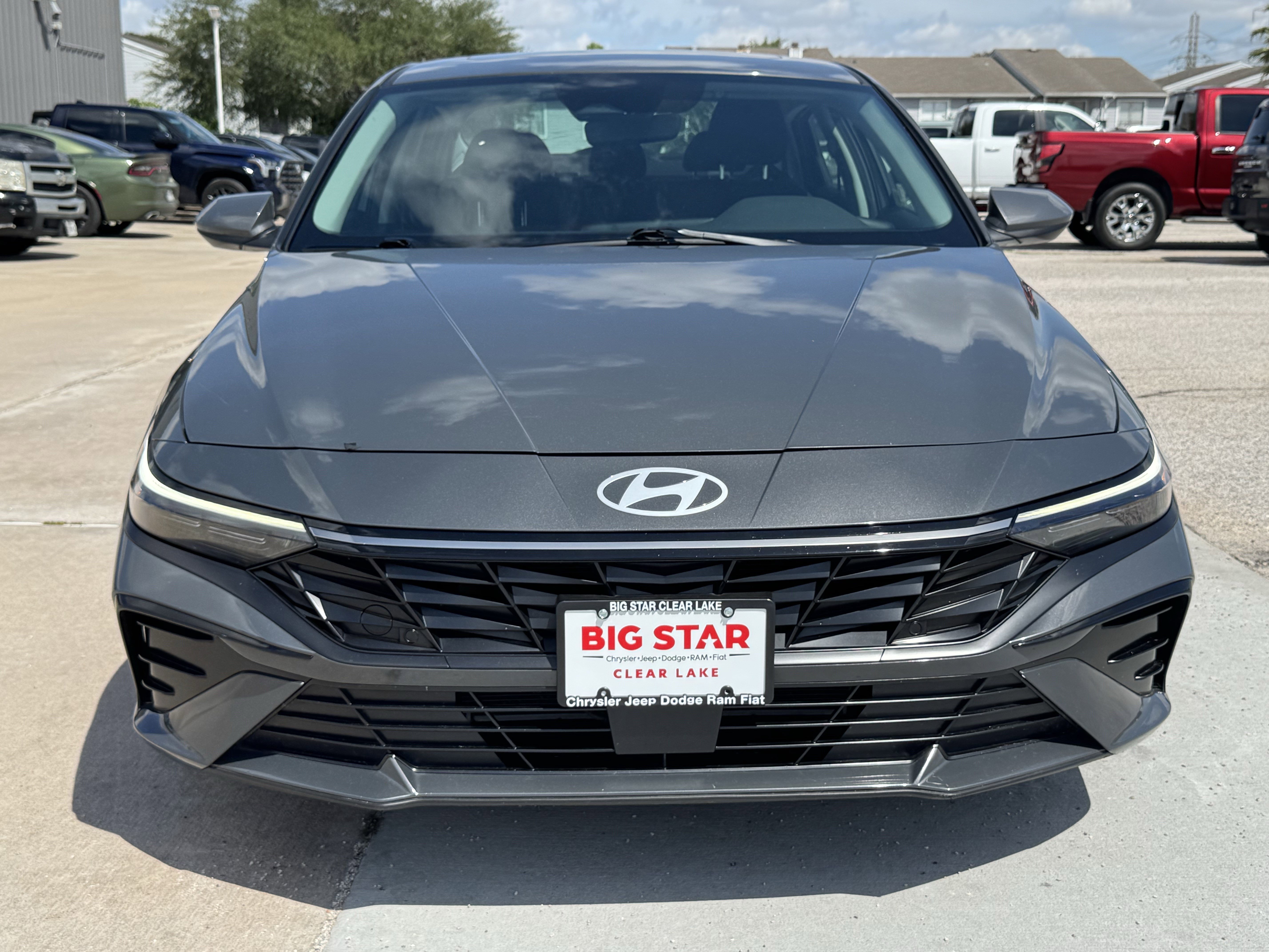 Used 2025 Hyundai Elantra SEL FWD image 3