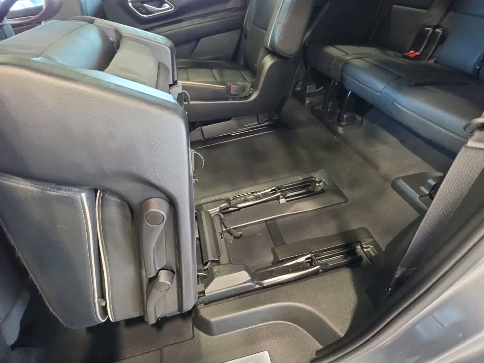 Used 2023 Chevrolet Tahoe Premier AWD/4WD image 36