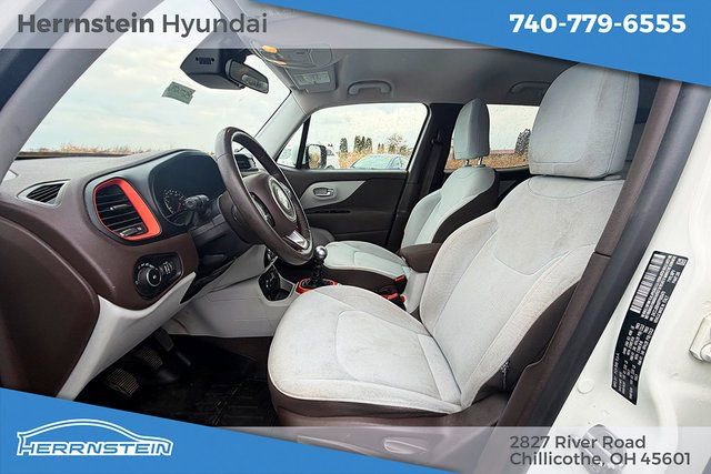 Used 2015 Jeep Renegade Latitude w/ Cold Weather Group image 21