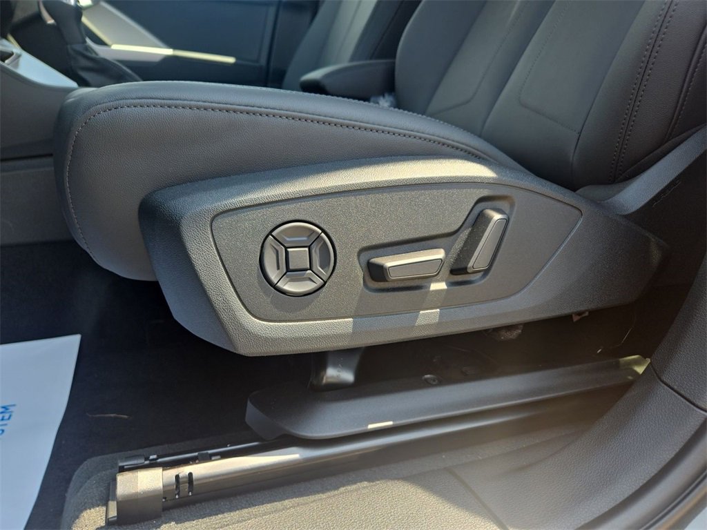 New 2025 Audi Q3 2.0T Premium image 12