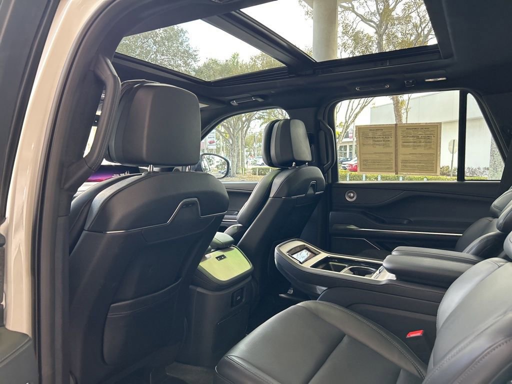 Used 2025 Lincoln Navigator Reserve w/ Jet Appearance Package image 49