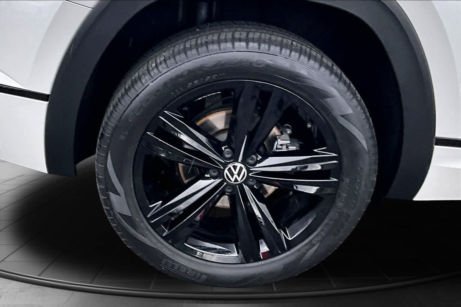 Used 2023 Volkswagen Atlas SEL R-Line AWD/4WD image 34