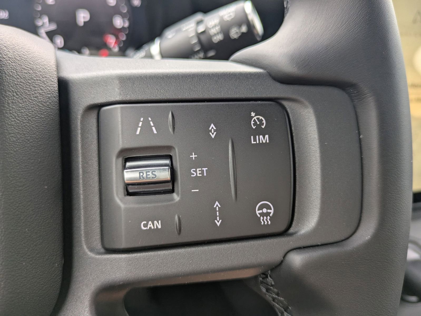 New 2026 Land Rover Defender 110 X-Dynamic SE image 18