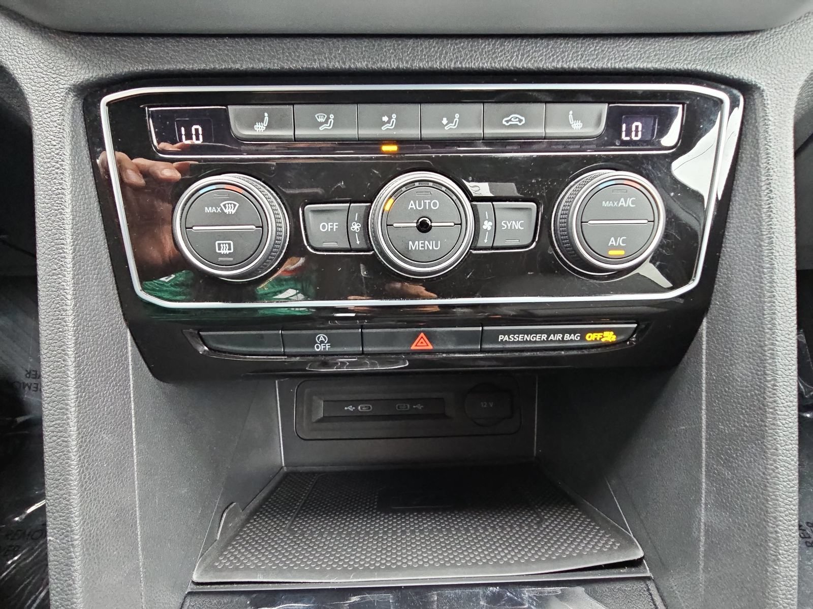 Used 2023 Volkswagen Atlas Cross Sport SE w/ Panoramic Sunroof Package FWD image 23