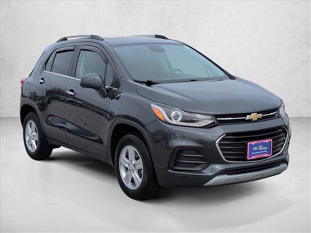 Used 2020 Chevrolet Trax LT w/ Sun & Sound Package image 3