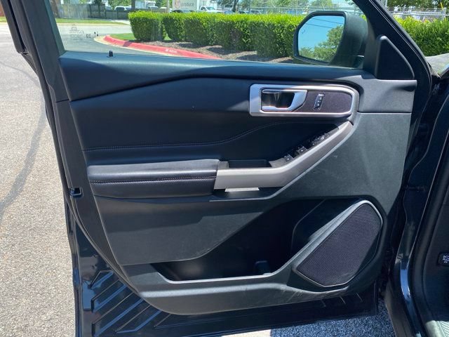 Used 2023 Ford Explorer XLT AWD/4WD image 8