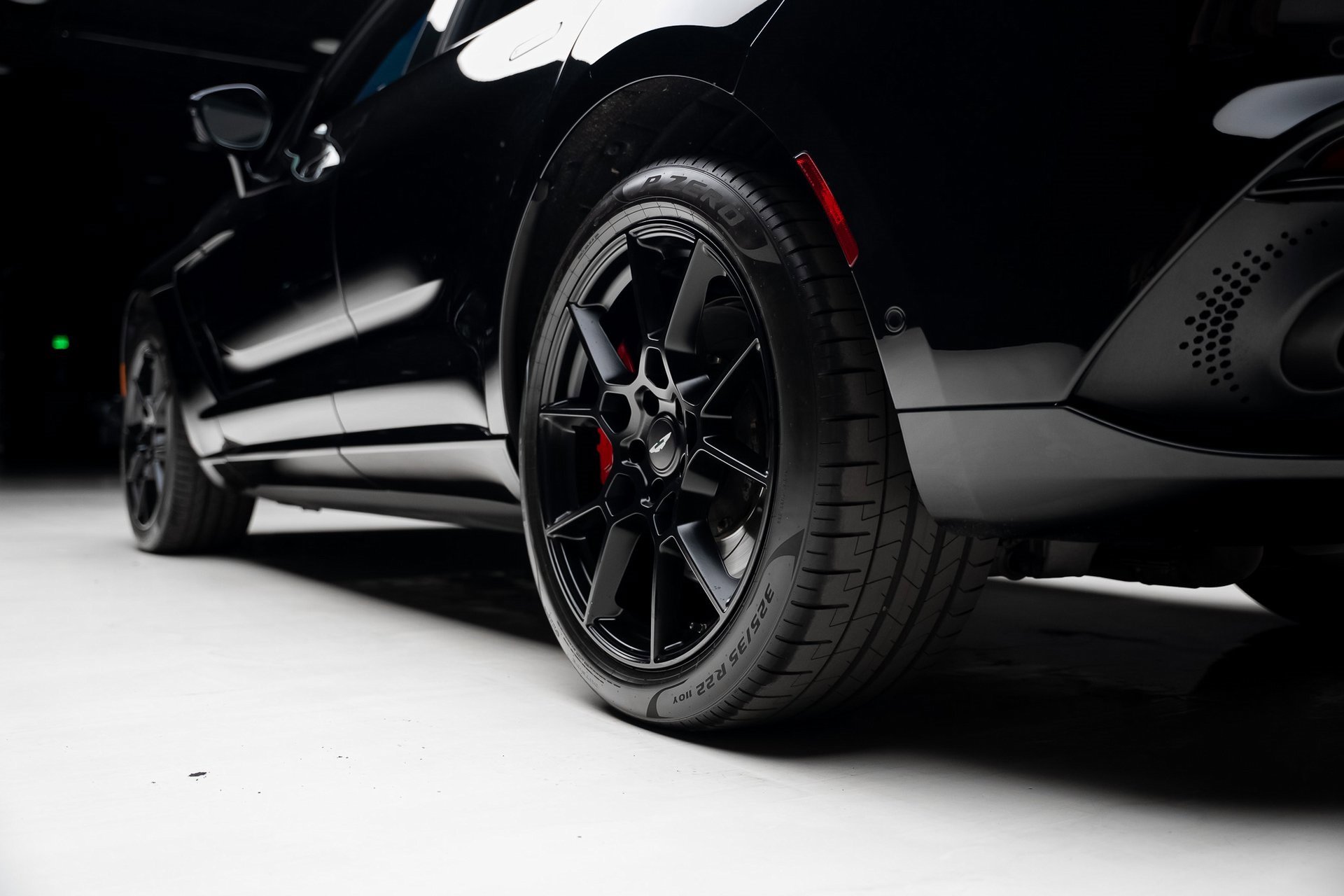 Used 2021 Aston Martin DBX image 79