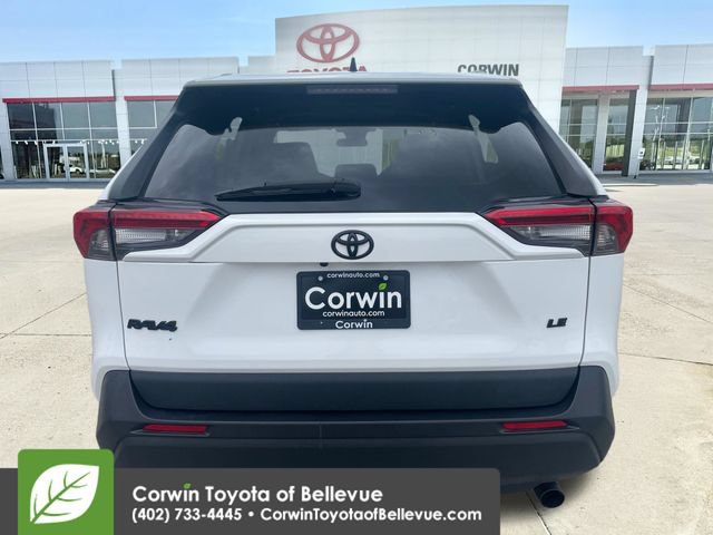Used 2021 Toyota RAV4 LE FWD image 4