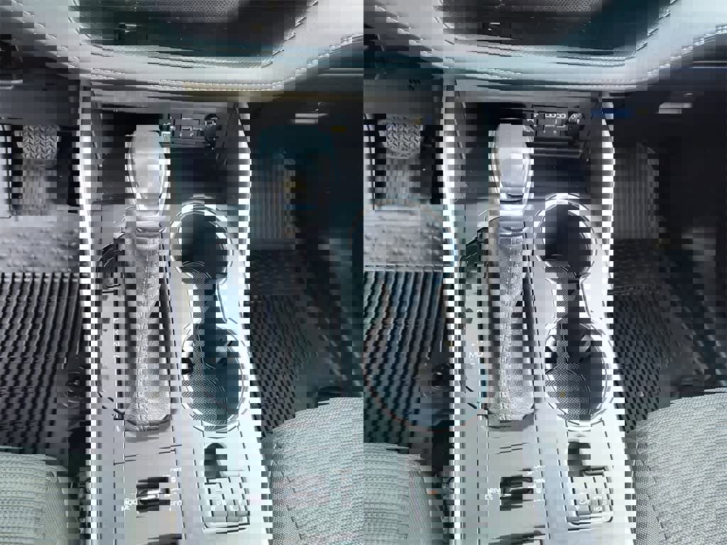 Used 2022 Toyota Highlander LE image 19