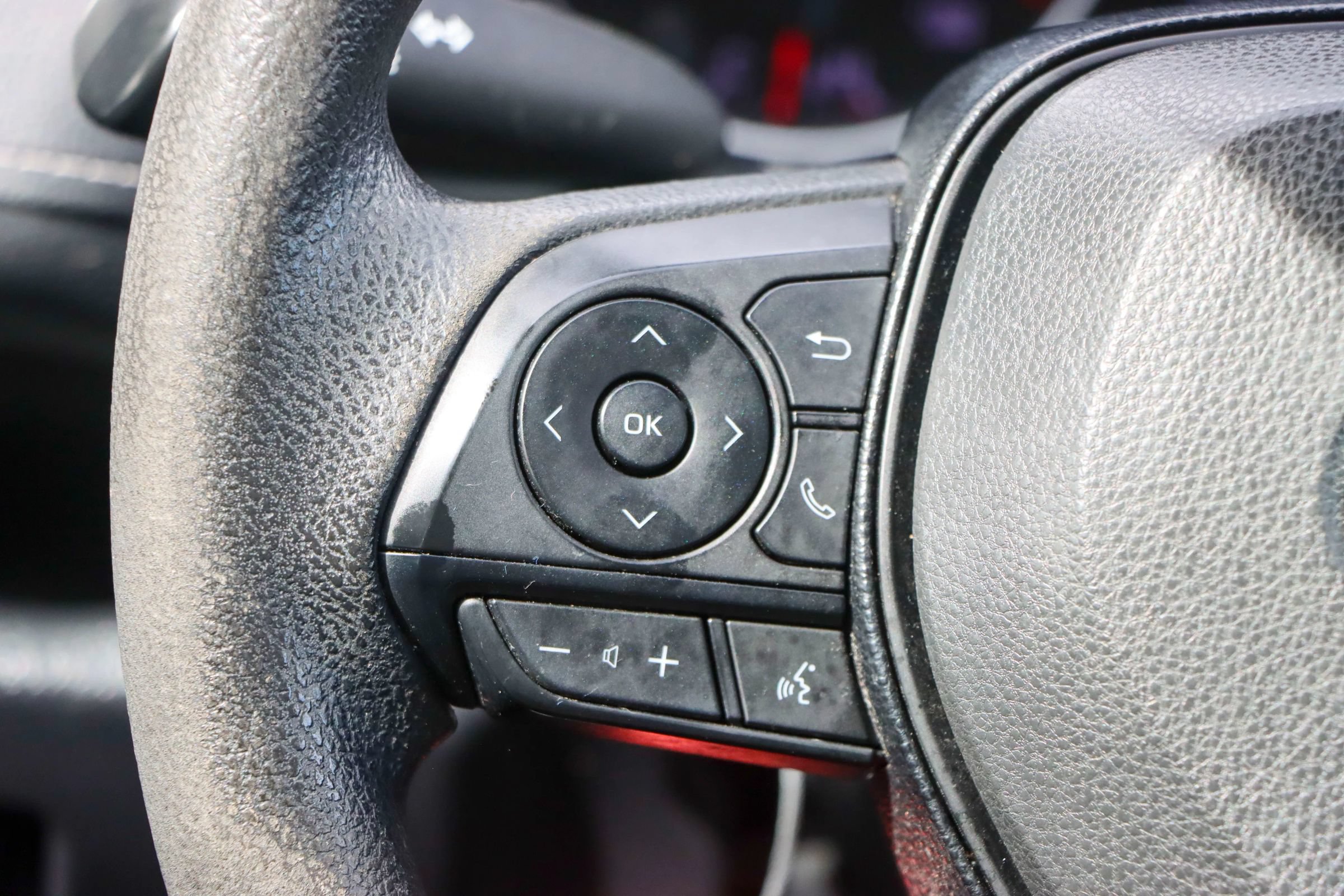 Used 2019 Toyota RAV4 LE FWD image 27