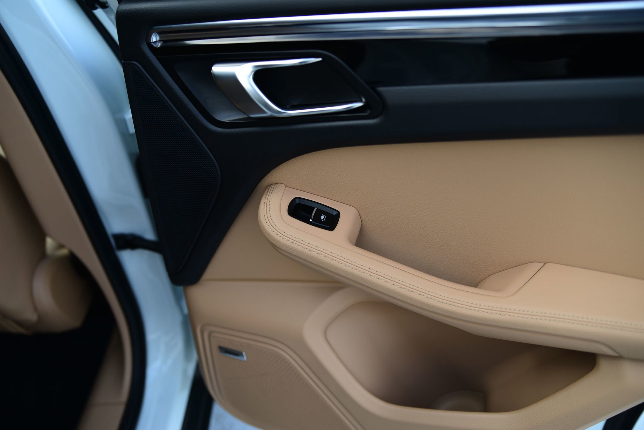 Certified 2025 Porsche Macan image 20