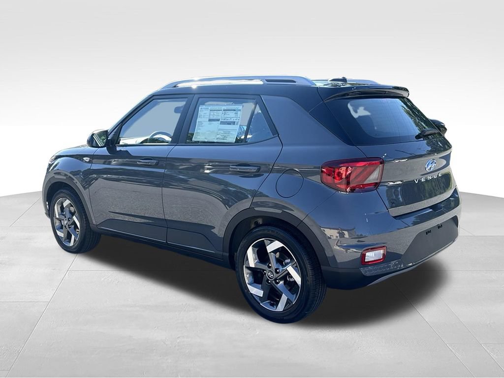 New 2026 Hyundai Venue SEL FWD image 5