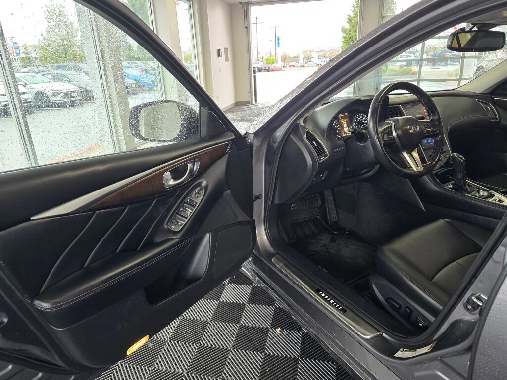Used 2019 INFINITI Q50 Luxe w/ Essential Package (3.0T Luxe) AWD/4WD image 18