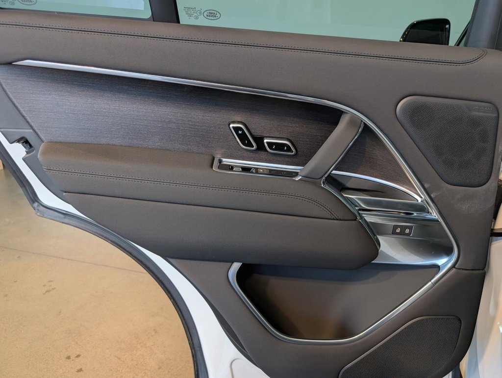 New 2025 Land Rover Range Rover SE image 25