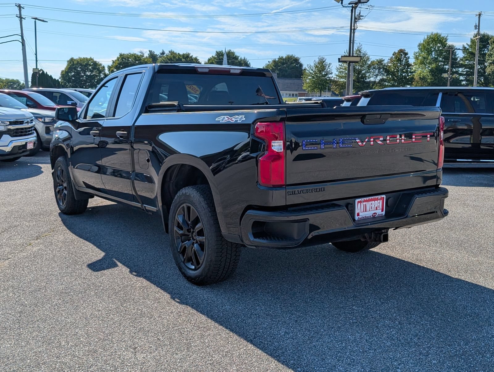 Used 2020 Chevrolet Silverado 1500 Custom w/ Custom Value Package AWD/4WD image 5