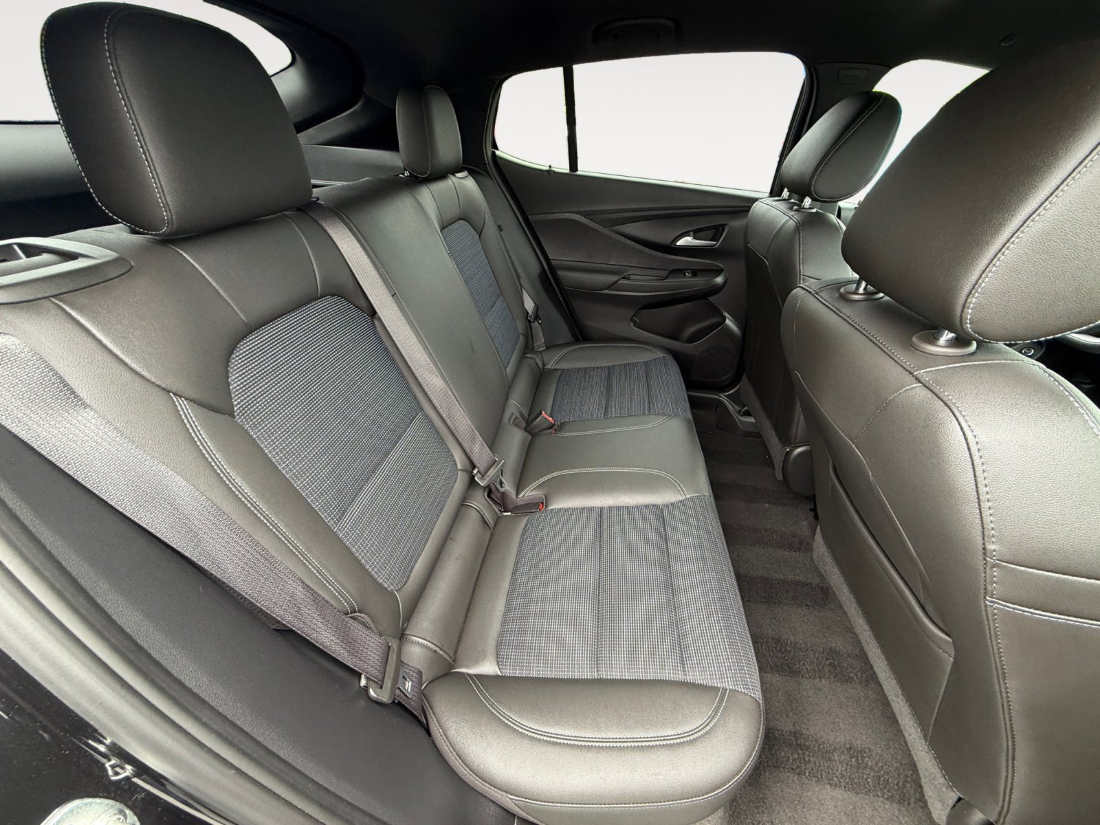 Used 2025 Buick Envista Preferred w/ Convenience II Package image 18