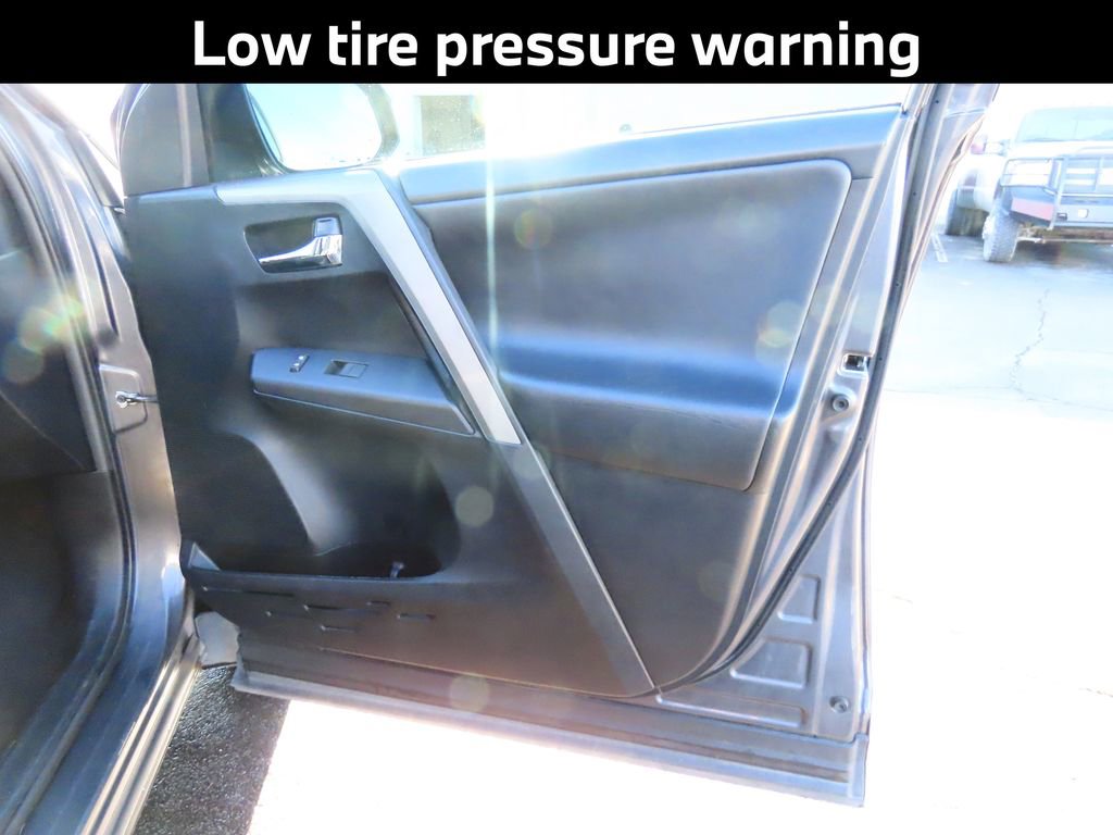 Used 2018 Toyota RAV4 XLE image 10