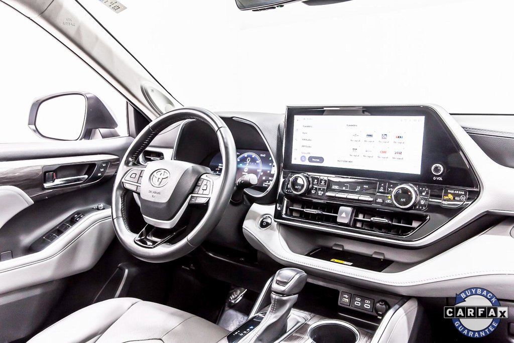 Used 2023 Toyota Highlander Platinum image 18