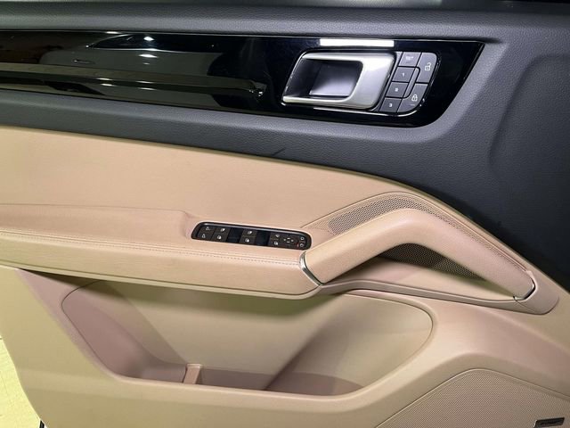 Used 2023 Porsche Cayenne image 36