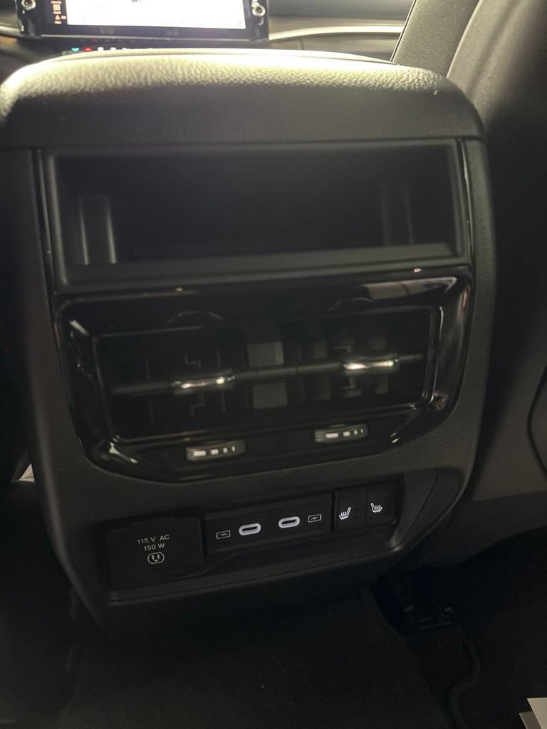 New 2026 Jeep Grand Cherokee Limited w/ Limited Altitude Package AWD/4WD image 20