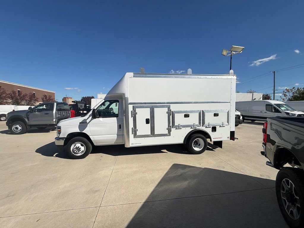 New 2026 Ford E-450 and Econoline 450 Super Duty w/ Power Equipment Group RWD image 7