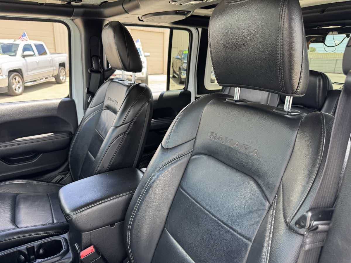 Used 2018 Jeep Wrangler Unlimited Sahara w/ LED Lighting Group AWD/4WD image 21