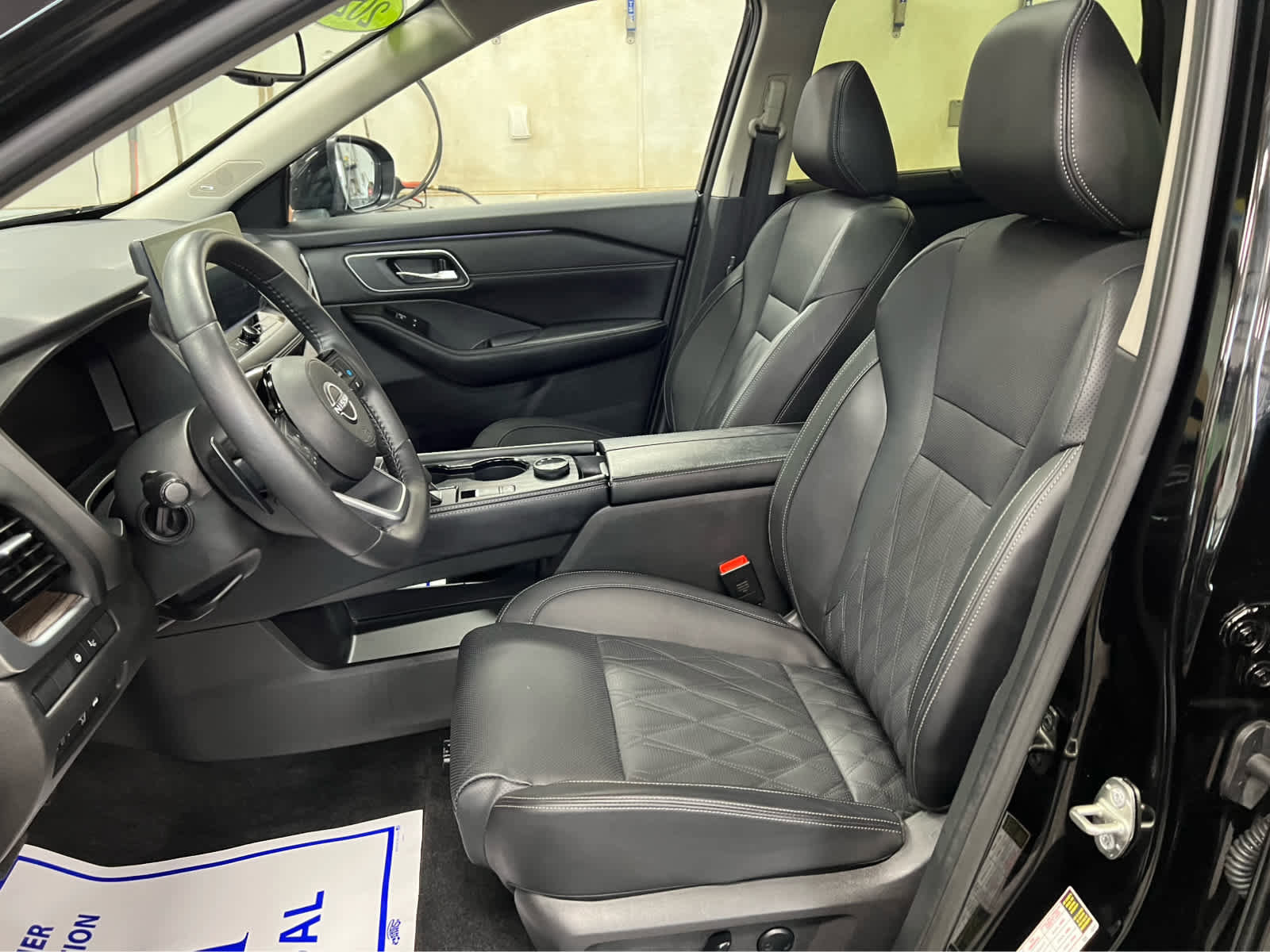 Used 2024 Nissan Rogue Platinum w/ Platinum Premium Package image 9
