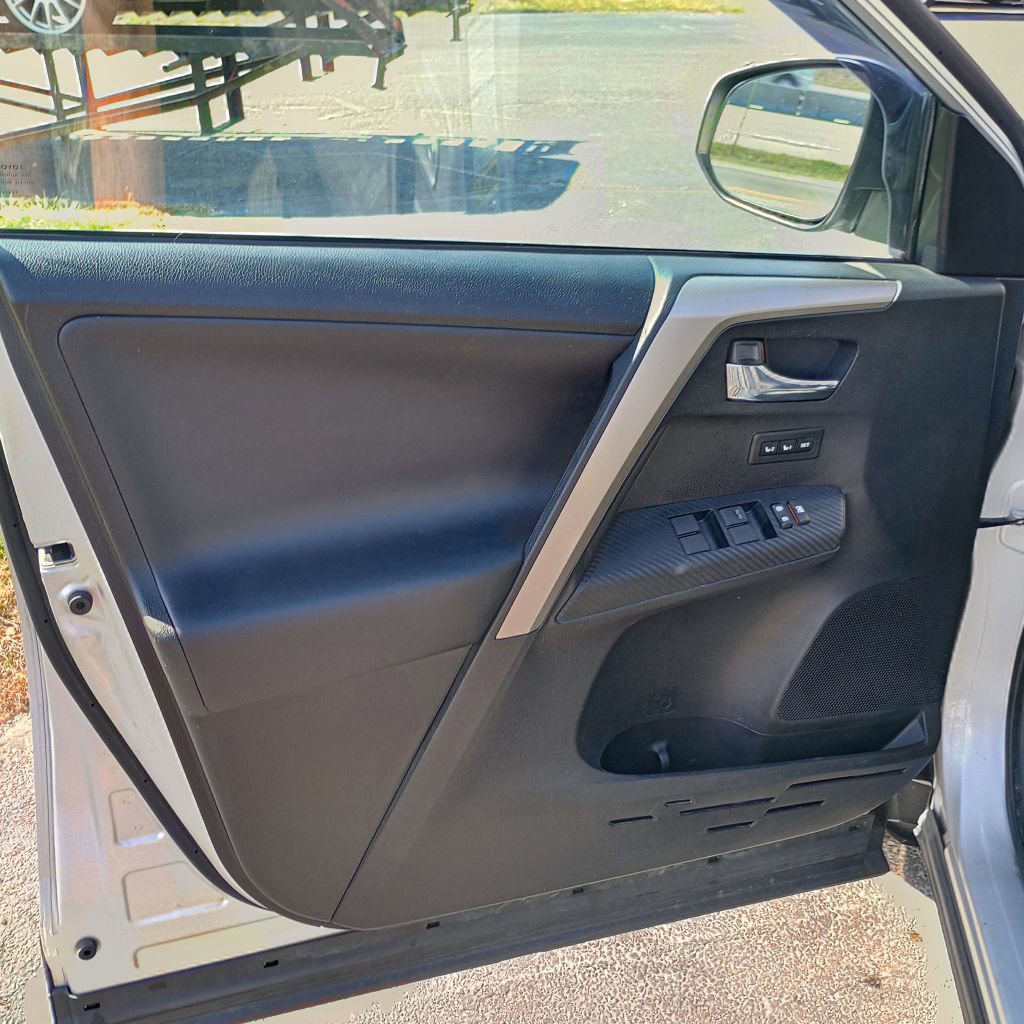 Used 2014 Toyota RAV4 Limited w/ Technology Package image 11