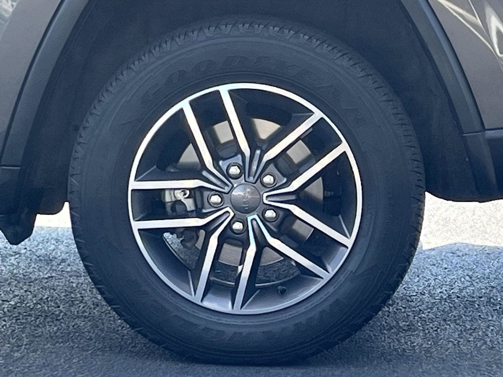 Used 2019 Jeep Grand Cherokee Laredo w/ Laredo X Package AWD/4WD image 27