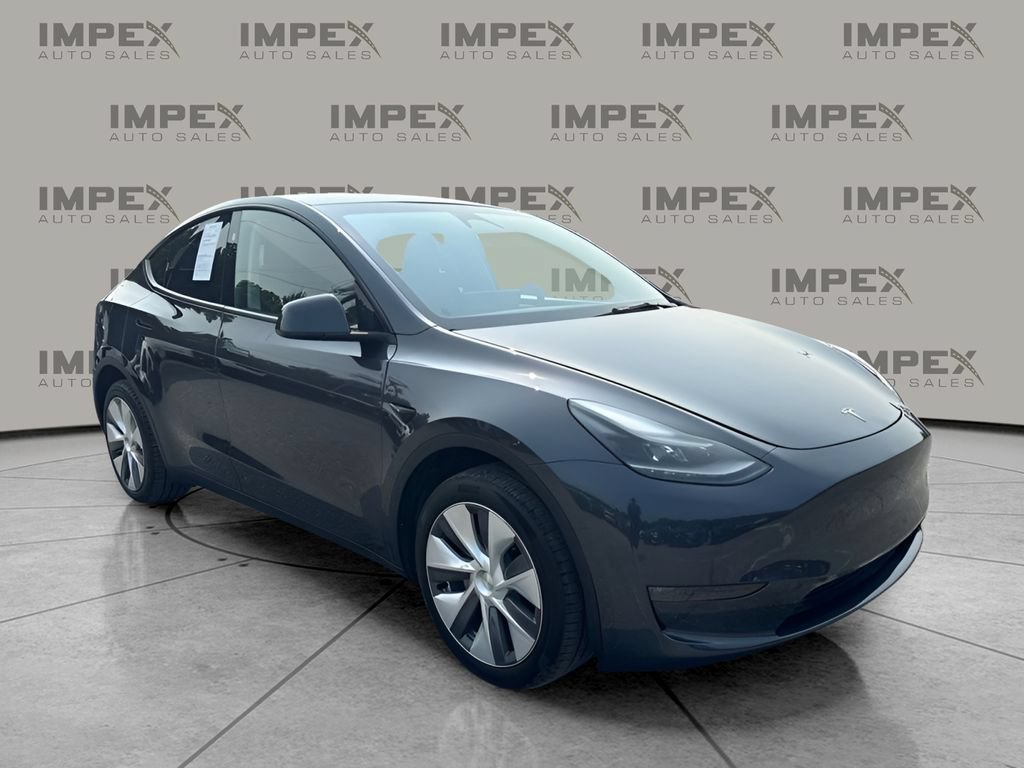 Used 2024 Tesla Model Y Long Range AWD/4WD image 4