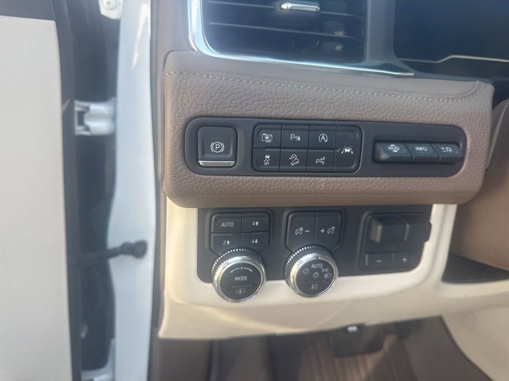 Used 2024 GMC Yukon Denali w/ Denali Reserve Package AWD/4WD image 19