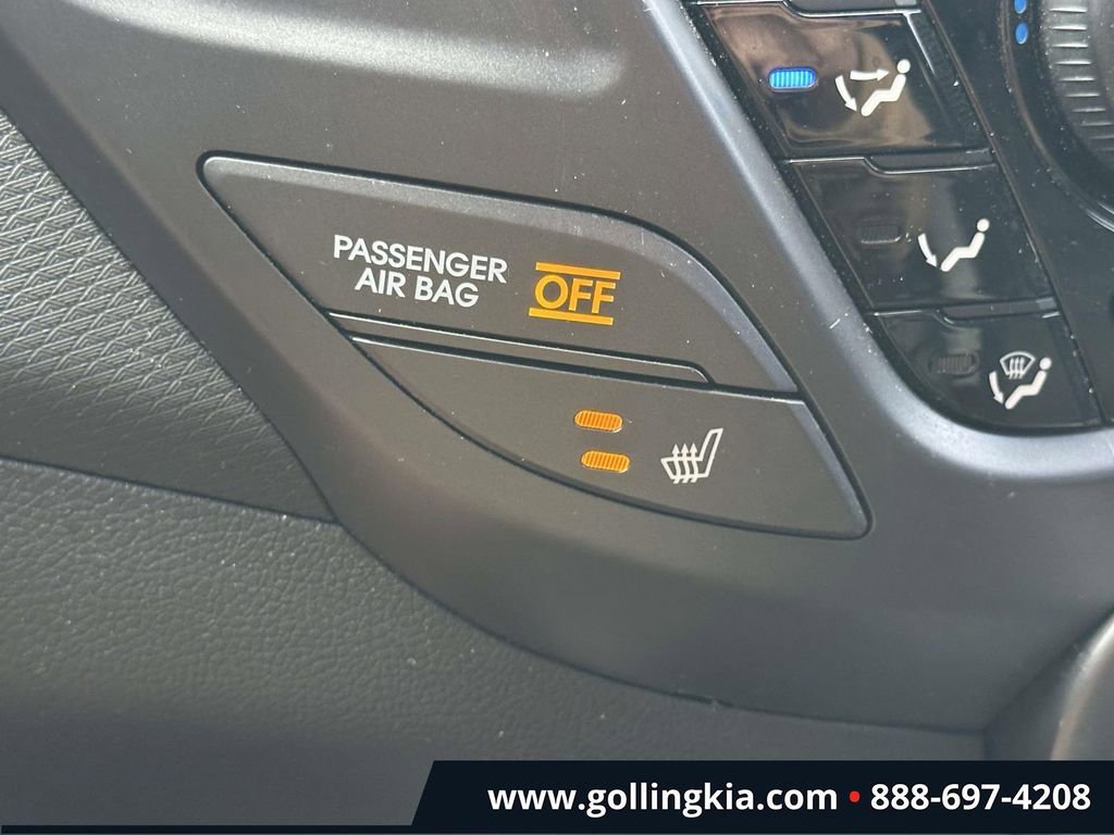 Used 2016 Hyundai Veloster Turbo FWD image 25