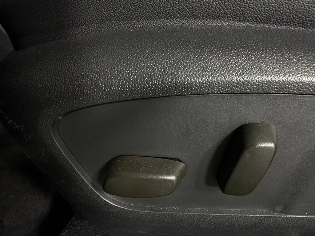 Used 2024 Chevrolet Equinox EV RS FWD image 23