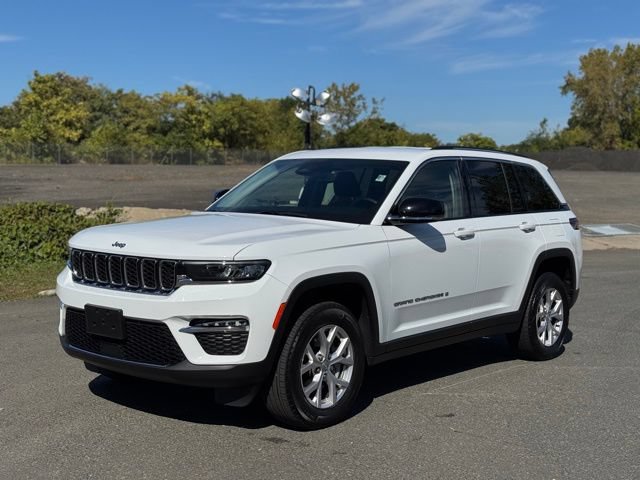 Certified 2022 Jeep Grand Cherokee Limited AWD/4WD image 1