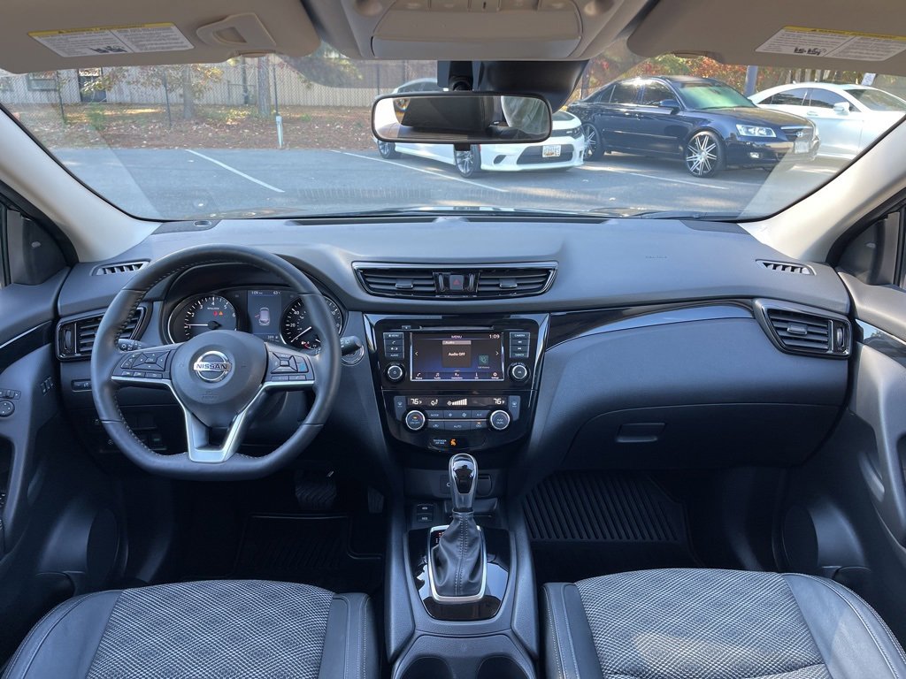 Used 2022 Nissan Rogue Sport SV w/ Technology Package image 8