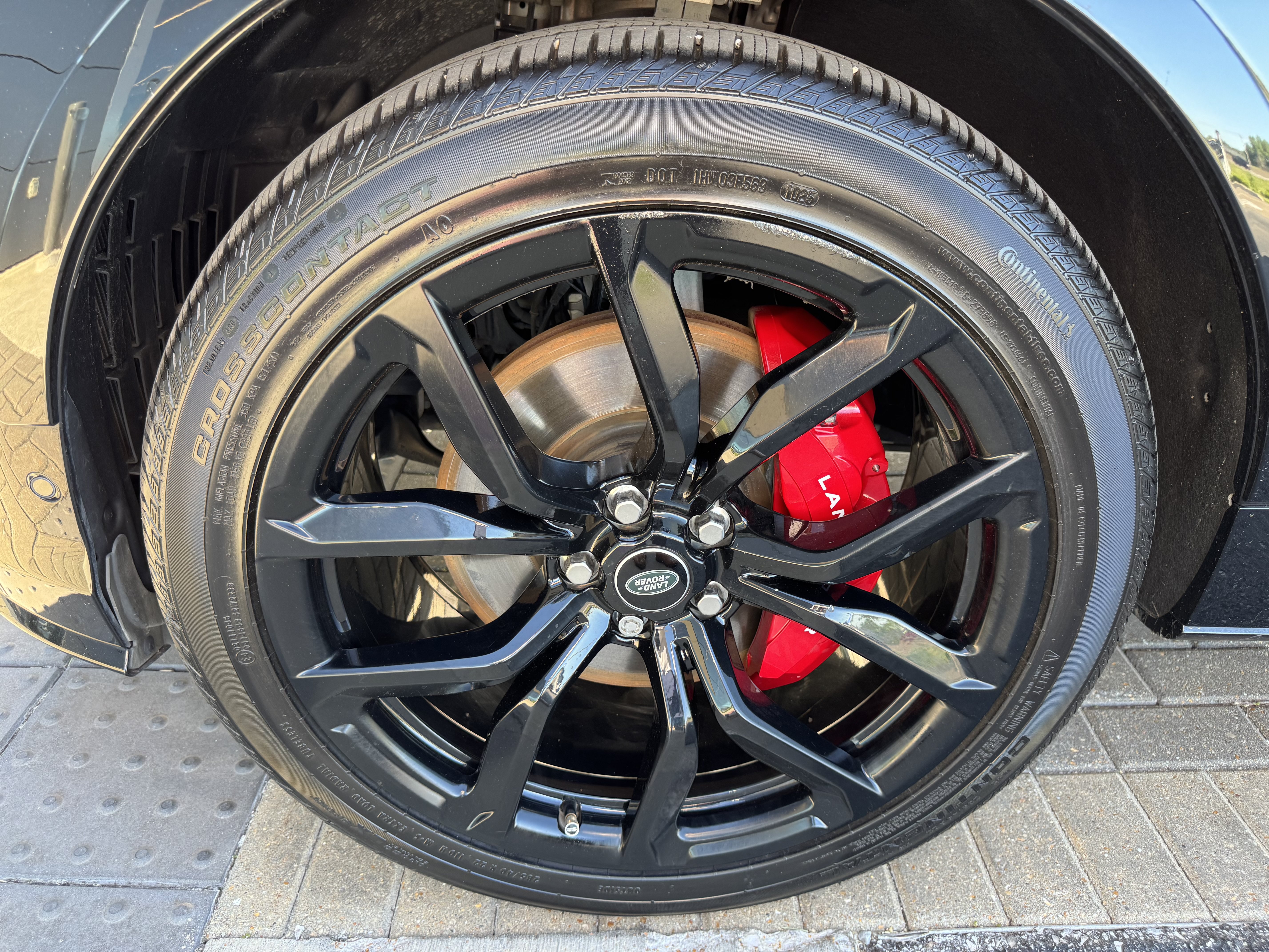 Used 2022 Land Rover Range Rover Sport SVR AWD/4WD image 9
