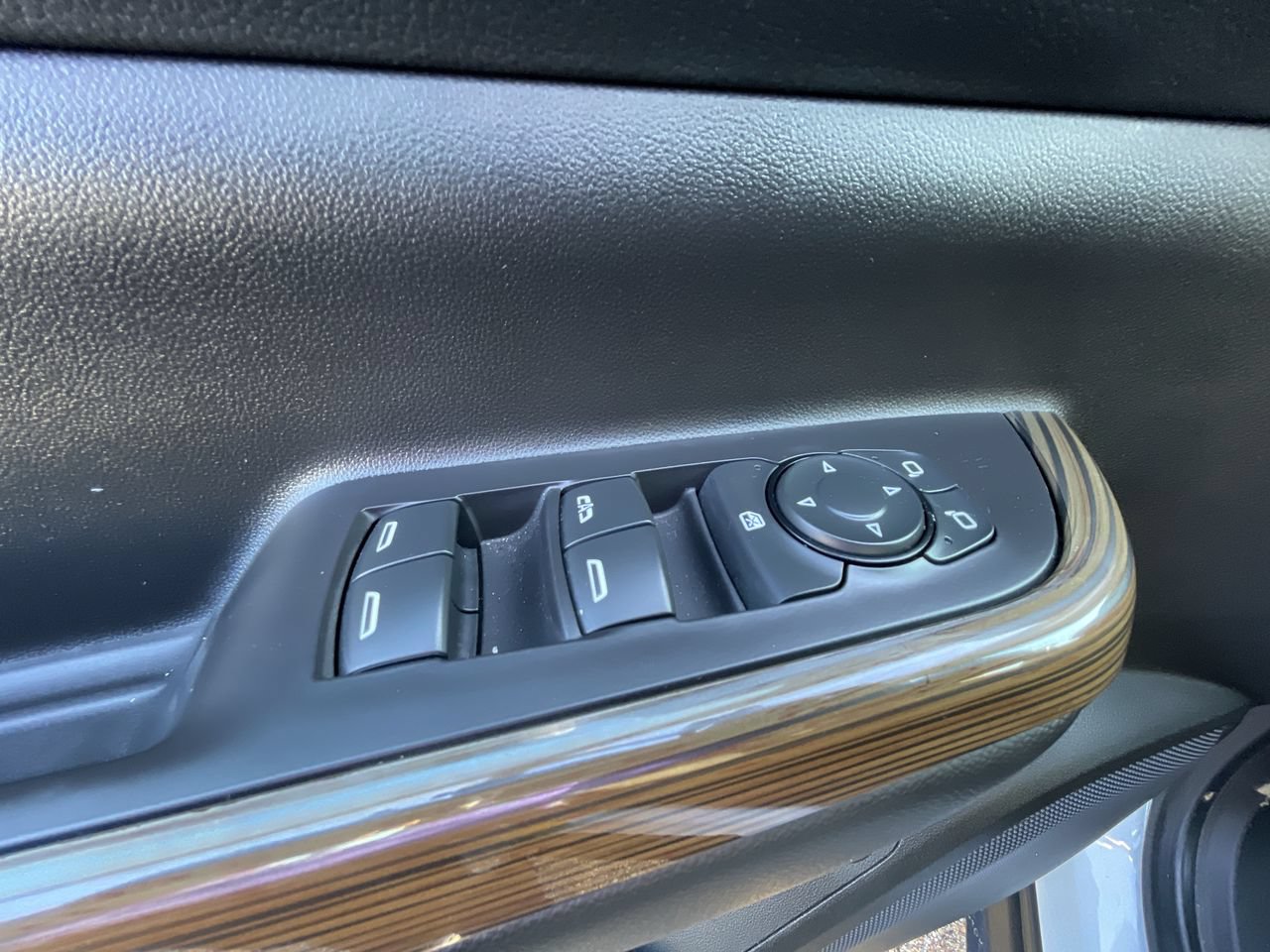 Used 2020 GMC Acadia SLE w/ Driver Convenience Package FWD image 22