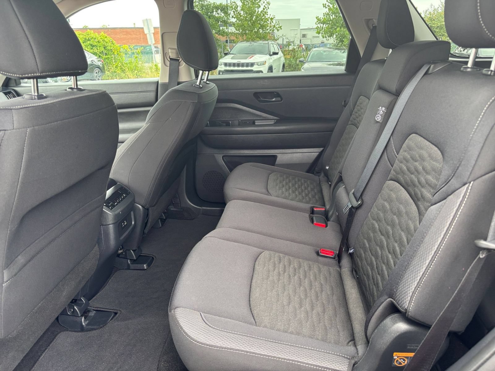 Used 2025 Nissan Pathfinder SV FWD image 21