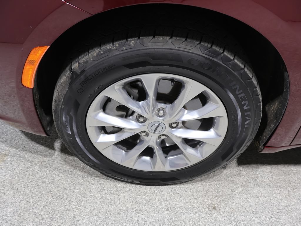 Used 2022 Chrysler Pacifica Touring-L AWD/4WD image 10