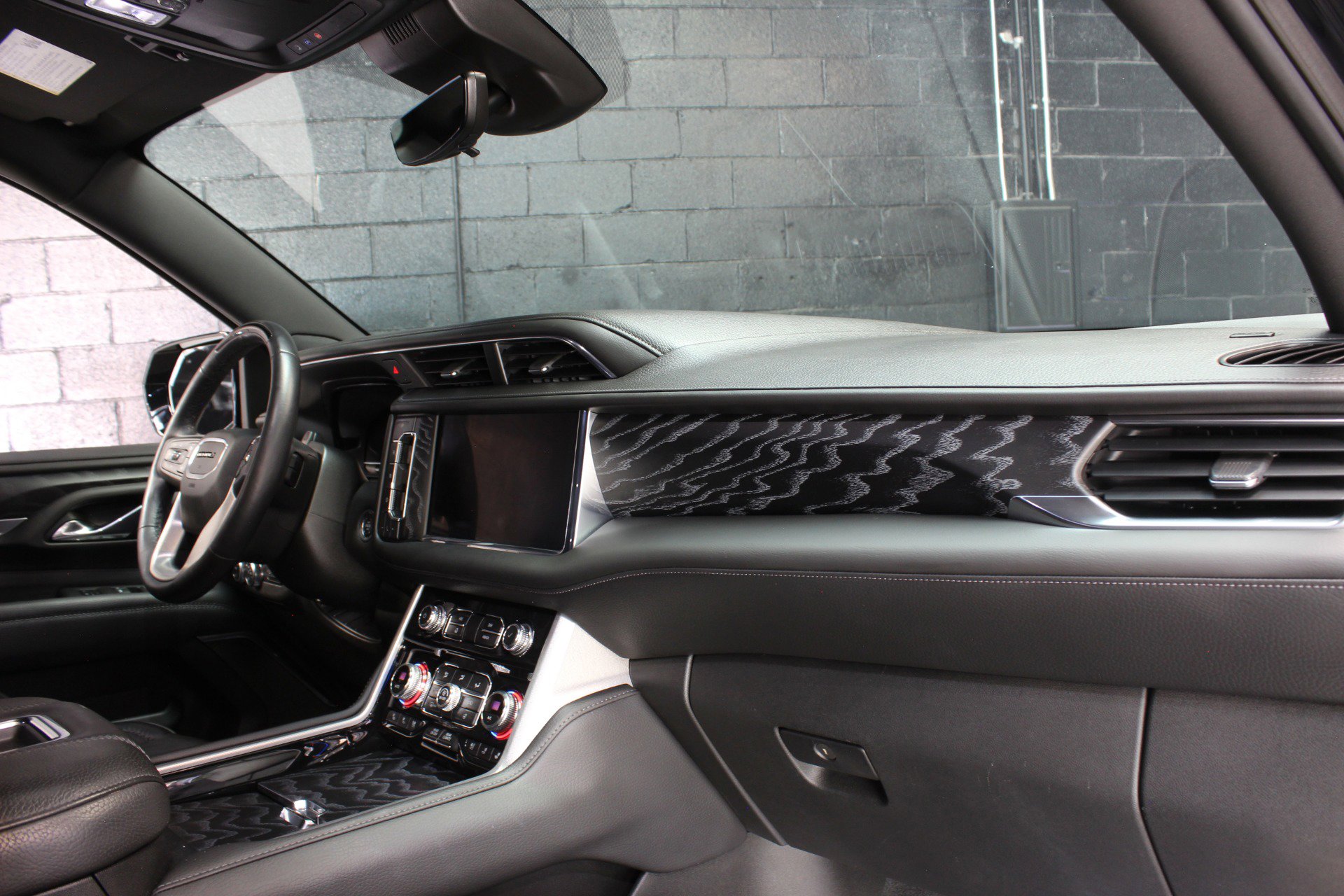 Used 2023 GMC Yukon Denali w/ Advanced Technology Package image 52