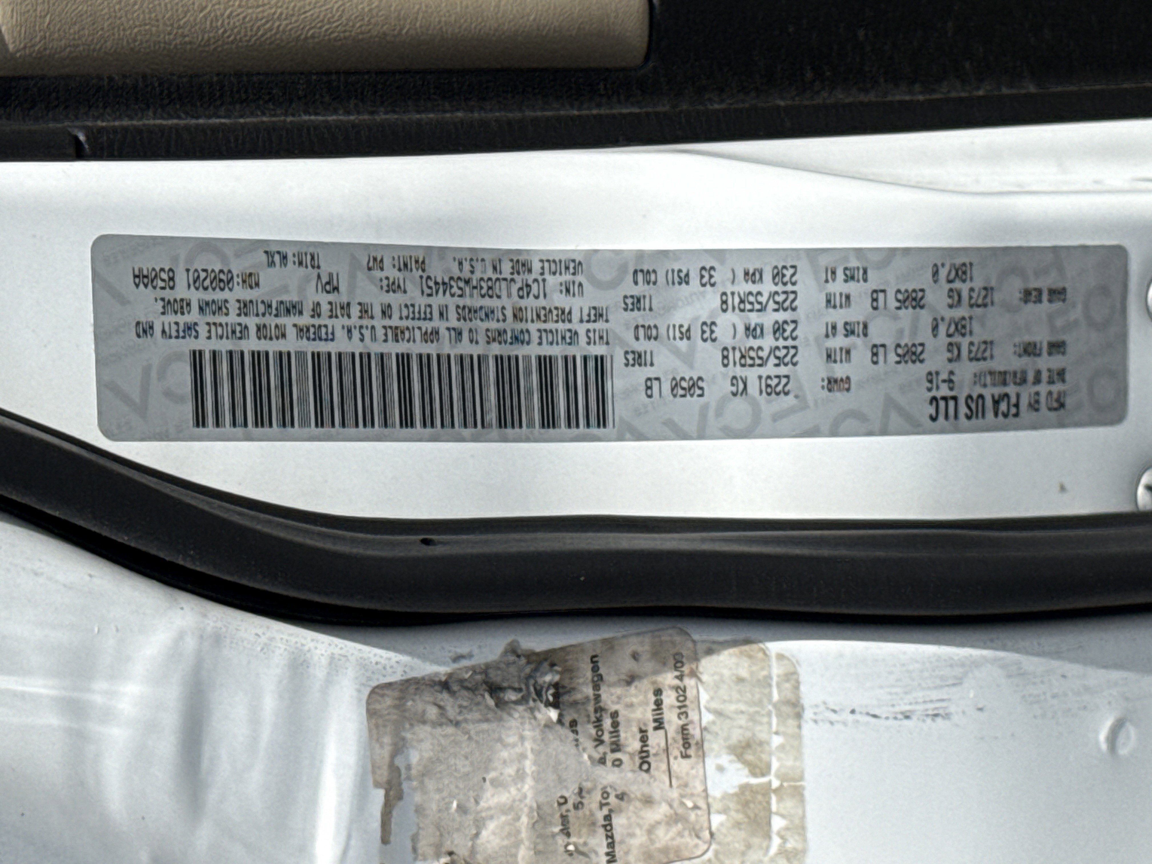 Used 2017 Jeep Cherokee Limited image 32