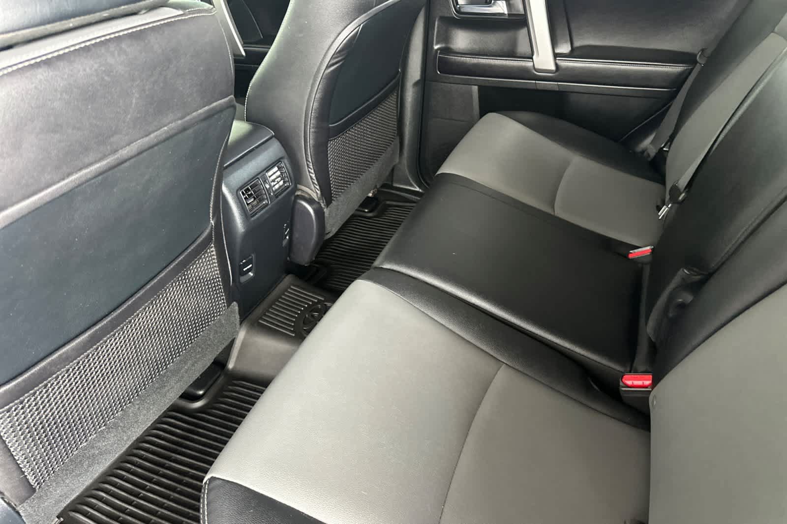 Used 2017 Toyota 4Runner SR5 Premium AWD/4WD image 4