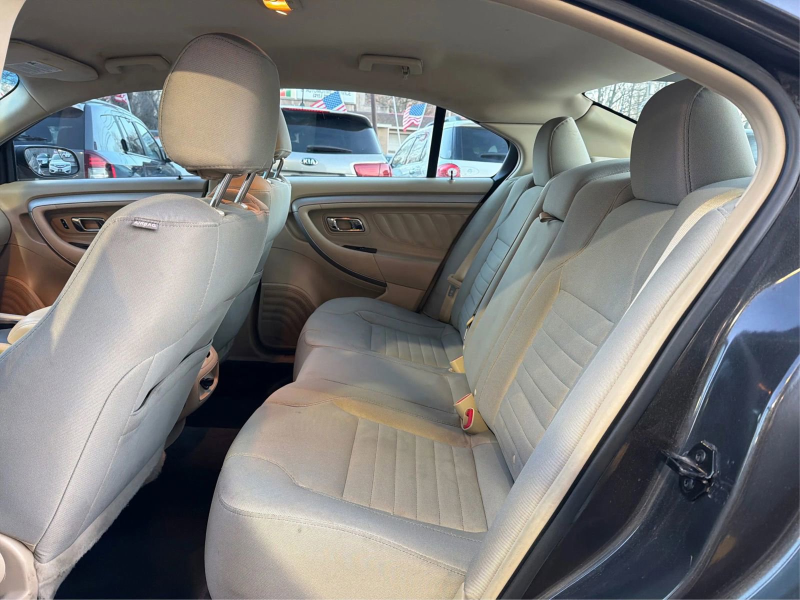 Used 2018 Ford Taurus SE image 10